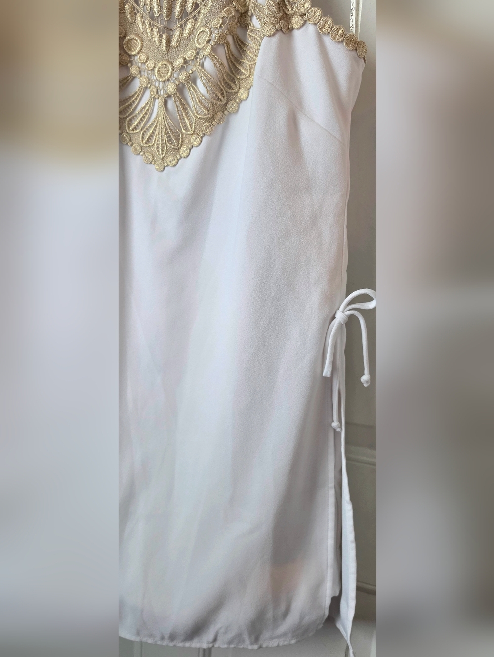 Lilly Pulitzer Pearl Romper Women's 4 Resort White w/ Gold Crochet Yoke Halter - Picture 7 of 14